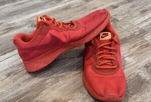 Nike Tanjun SE Ember Glow/Gym Red Peach Cream Running Shoe Size 8.5 844908-800